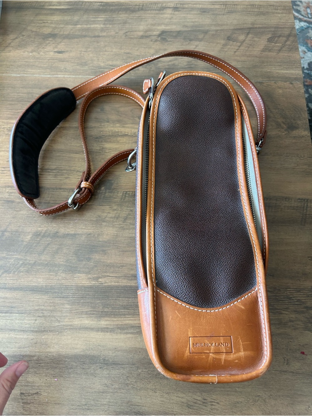 Beautiful VTG  MULHOLLAND Brown and Tan Leather wine pouch shoulder bag